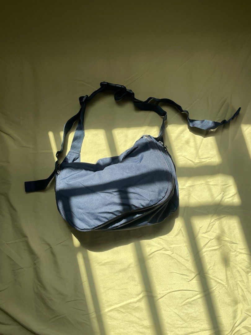 Uniqlo 2way Backpack (Category: Backpacks) located in Quezon City. Submitted by jon27 (Listing ID 1340351531, Image 2). Description: .