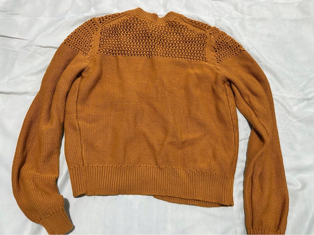 Uniqlo Cardigan (Category: Coats, Jackets and Outerwear) located in Manila. Submitted by jslnd (Listing ID 1340441456, Image 2). Description: Lalamove J&T Large on tag Best fits medium.