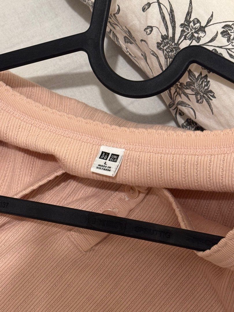 UNIQLO PINK TOP SHIRT (Category: Shirts) located in Taguig. Submitted by chiungums (Listing ID 1340435570, Image 2). Description: rfs : not my liking anymore size : large .