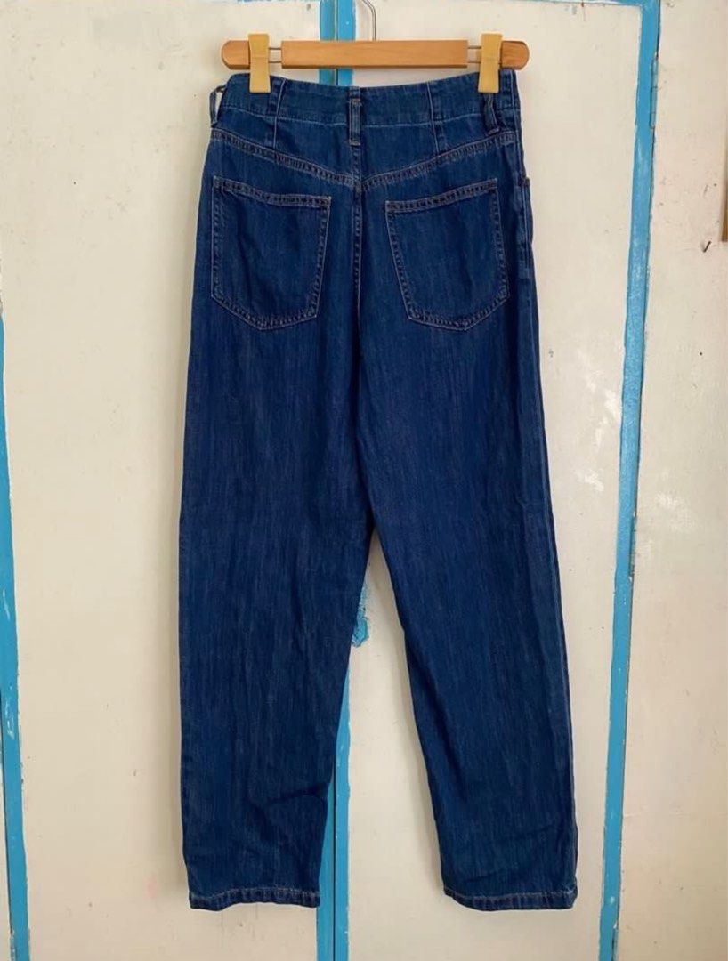 Uniqlo Tapered Jeans (Category: Jeans) located in Pasig City. Submitted by jijithepusa (Listing ID 1340338468, Image 2). Description: Uniqlo Tapered Jeans RFS: decluttering.