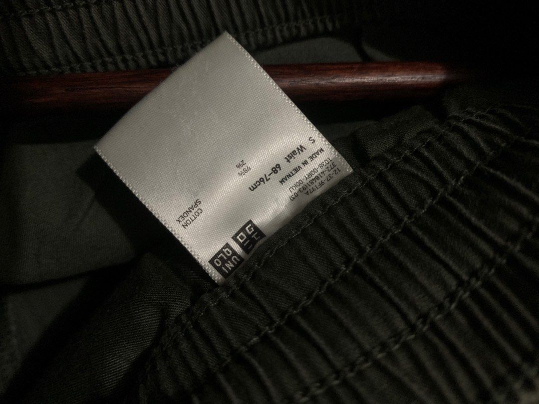 Uniqlo pants size S (Category: Other Bottoms) located in Quezon City. Submitted by basilisksix (Listing ID 1340326172, Image 3). Description: Uniqlo women’s pants Size small Small issue, see last photo 35 inches length 7 inches leg opening.