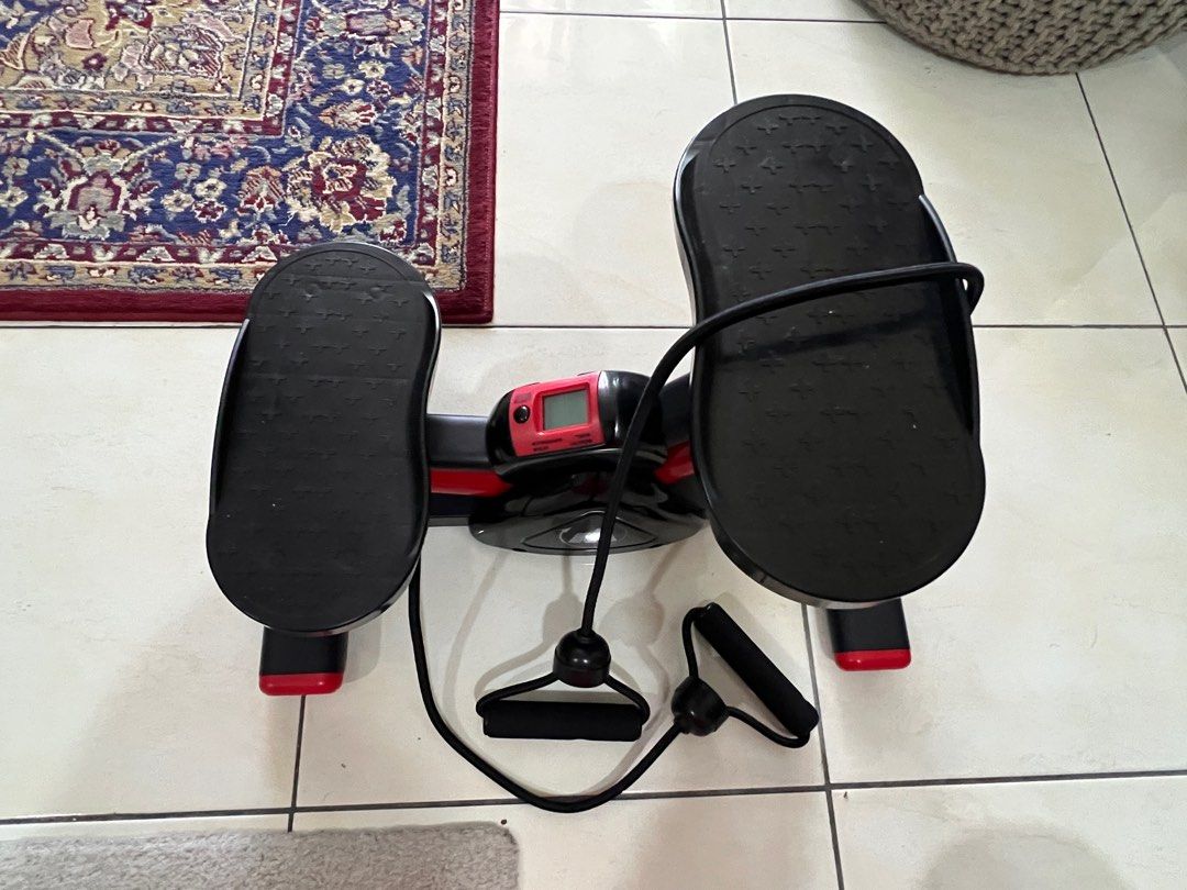 V Stepper (Category: Cardio & Fitness Machines) located in Cheras. Submitted by chibiiey (Listing ID 1340323531, Image 2). Description: * Newly bought. Use couple times * Had a stretchy band for arms exercise * Body is sturdy.