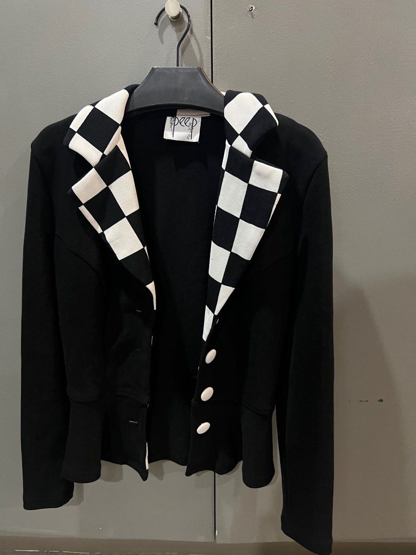 Vintage Checkered Blazer (Category: Others Tops) located in Paranaque City. Submitted by amberprelovedstuff (Listing ID 1340420976, Image 1). Description: -Really classy when worn -slightly stretchy -fits XS to S PLEASE READ -Only for pickup via Grab or Lalamove -Delivery Fee shouldered by the buyer -Location is Bicutan -Last price is posted -Payment is through gcash only.