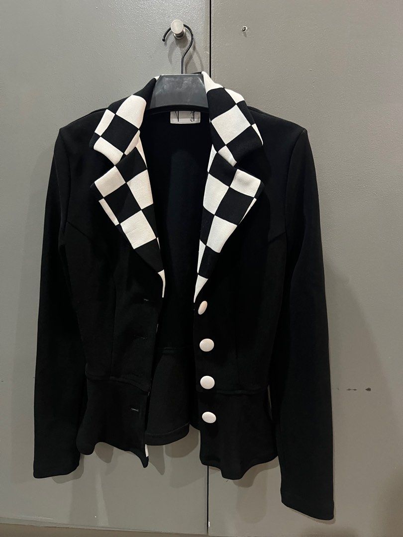 Vintage Checkered Blazer (Category: Others Tops) located in Paranaque City. Submitted by amberprelovedstuff (Listing ID 1340420976, Image 2). Description: -Really classy when worn -slightly stretchy -fits XS to S PLEASE READ -Only for pickup via Grab or Lalamove -Delivery Fee shouldered by the buyer -Location is Bicutan -Last price is posted -Payment is through gcash only.