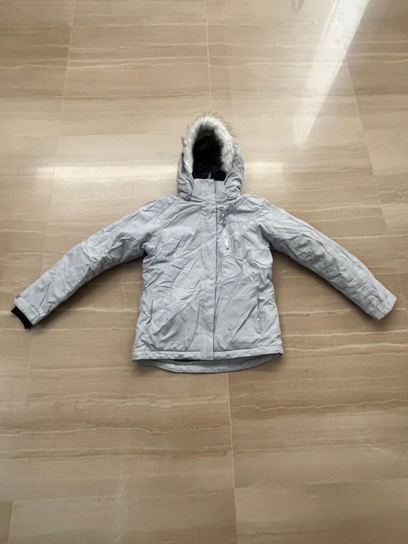 Winter Jacket (Category: Babies & Kids Fashion) located in Singapore. Submitted by seaview78 (Listing ID 1340334125, Image 1). Description: Winter jacket, perfect for ski holiday or walking outside Size: 14 years old In very good condition .