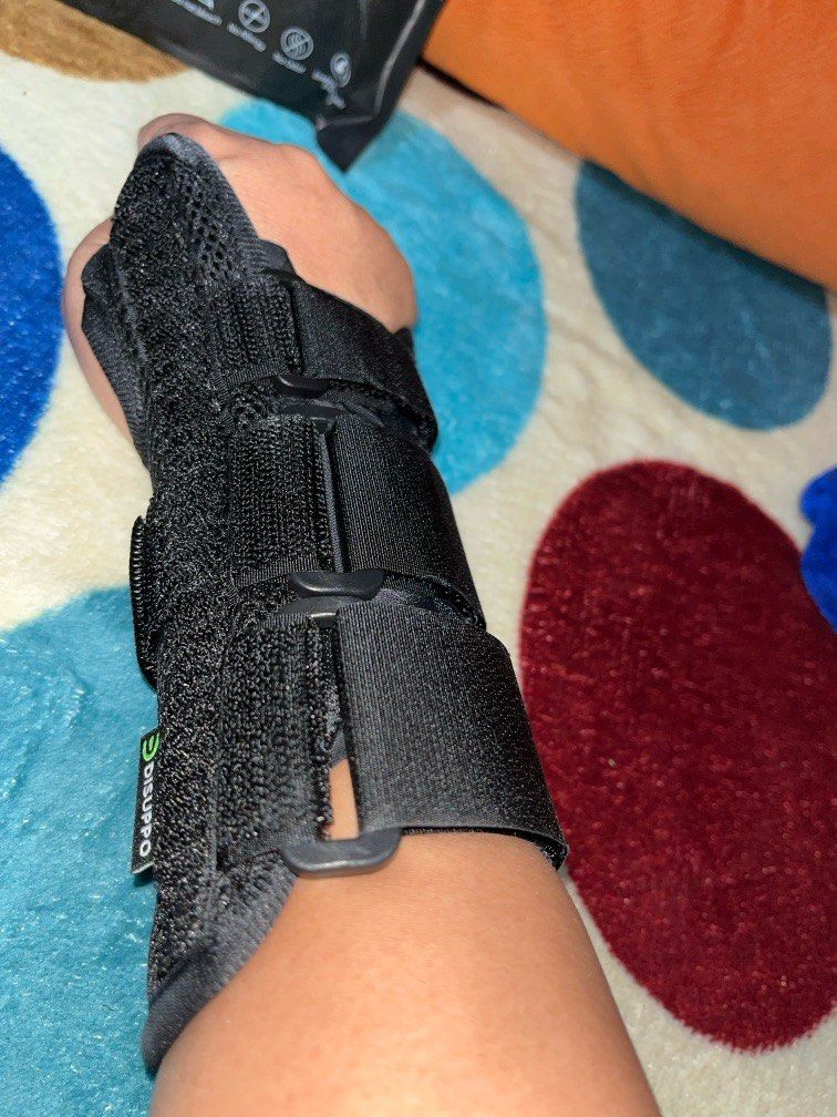 Wrist Support (Category: Braces, Support & Protection) located in Paombong. Submitted by sweetdeals0181656 (Listing ID 1340450682, Image 1). Description: Size Universal.