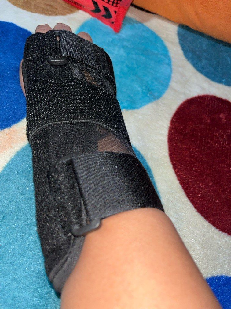 Wrist Support (Category: Braces, Support & Protection) located in Paombong. Submitted by sweetdeals0181656 (Listing ID 1340451492, Image 2). Description: Brand :Finger Ten.