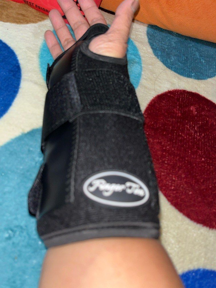 Wrist Support (Category: Braces, Support & Protection) located in Paombong. Submitted by sweetdeals0181656 (Listing ID 1340451492, Image 1). Description: Brand :Finger Ten.