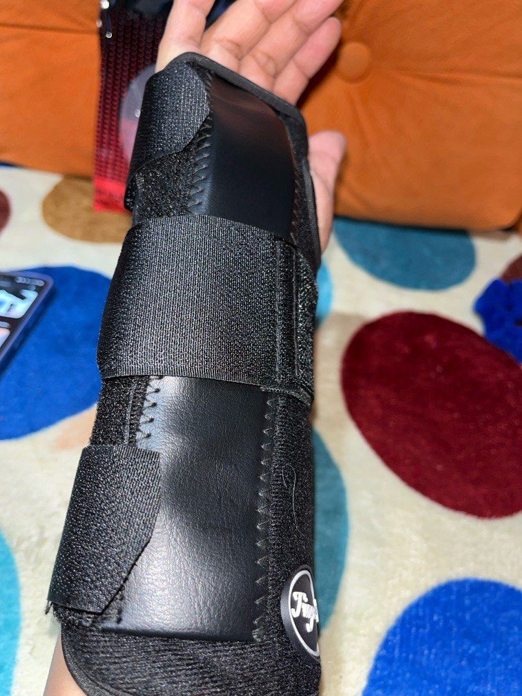 Wrist Support (Category: Braces, Support & Protection) located in Paombong. Submitted by sweetdeals0181656 (Listing ID 1340451492, Image 3). Description: Brand :Finger Ten.