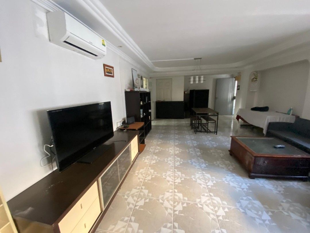 770 Pasir Ris Street 71 (Category: HDB) located in Singapore. Submitted by thessamonicapamela (Listing ID 1340501535, Image 3). Description: 1) Rent Common Room for male or family - Singles bed rent $550 Full Common Room $1100 2) Master Room for family or bachelor (twin master room very bigger -$1800 - negotiable Short term and long term Cooking allowed Room having Air con and fan also both available TV, Iron, Washing Machine, 01 Jan 25 can Start