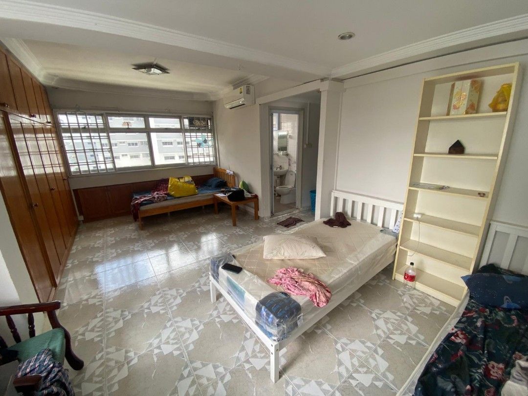 770 Pasir Ris Street 71 (Category: HDB) located in Singapore. Submitted by thessamonicapamela (Listing ID 1340501535, Image 1). Description: 1) Rent Common Room for male or family - Singles bed rent $550 Full Common Room $1100 2) Master Room for family or bachelor (twin master room very bigger -$1800 - negotiable Short term and long term Cooking allowed Room having Air con and fan also both available TV, Iron, Washing Machine, 01 Jan 25 can Start
