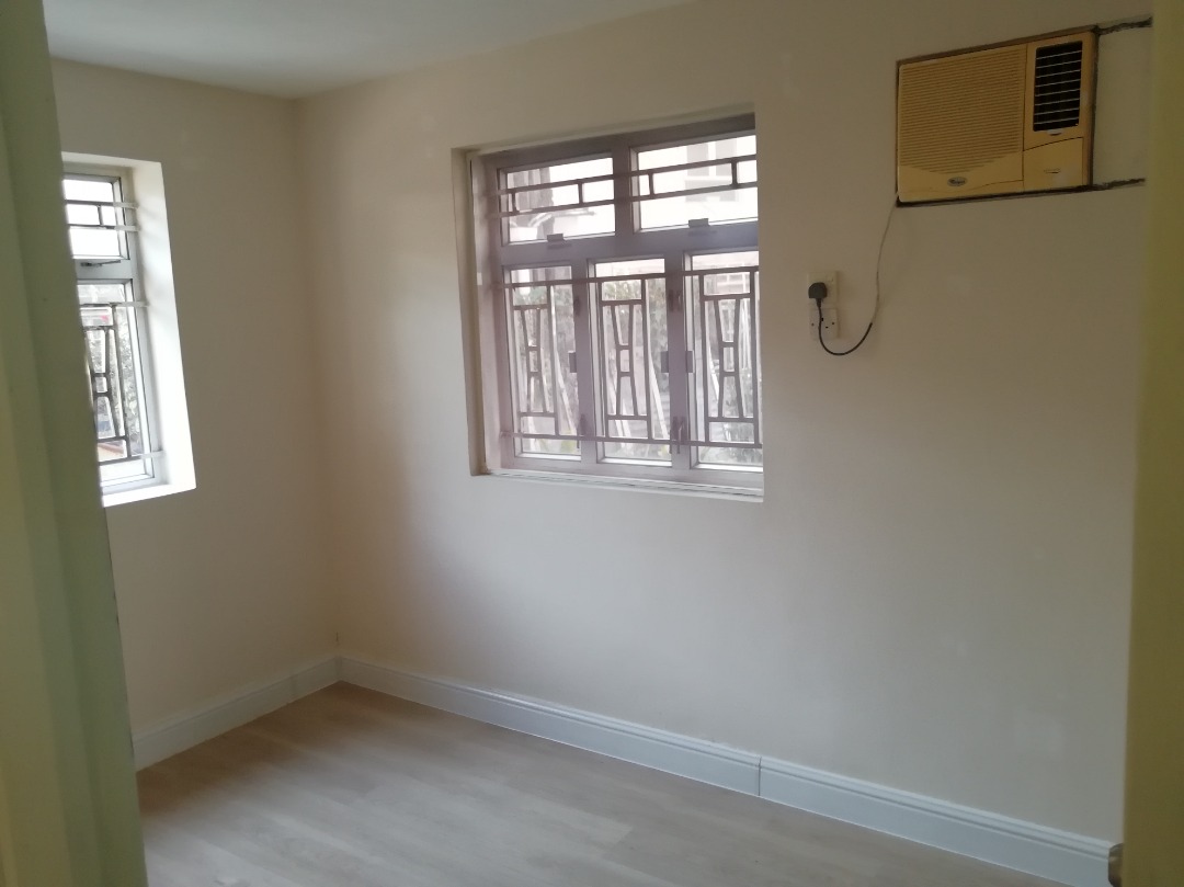 Commission-free village house and small entire building near Light Rail Station and West Rail with parking space. Contact: 160932035, Chung Shing63438491593603113