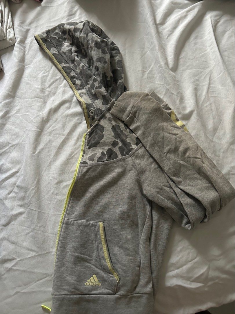 adidas cropped jackeg (Category: Activewear) located in Santo Niño. Submitted by starrin (Listing ID 1340538736, Image 1). Description: .