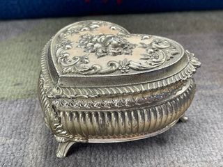 Antique old Vintage Heart Trinket Jewelry Box Silver Plated