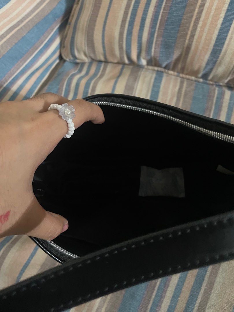 Baguette bag (Category: Shoulder Bags) located in Las Pinas. Submitted by _potatoee (Listing ID 1340584274, Image 2). Description: Brand new baguette bag fresh from japan! Payment thru gcash.