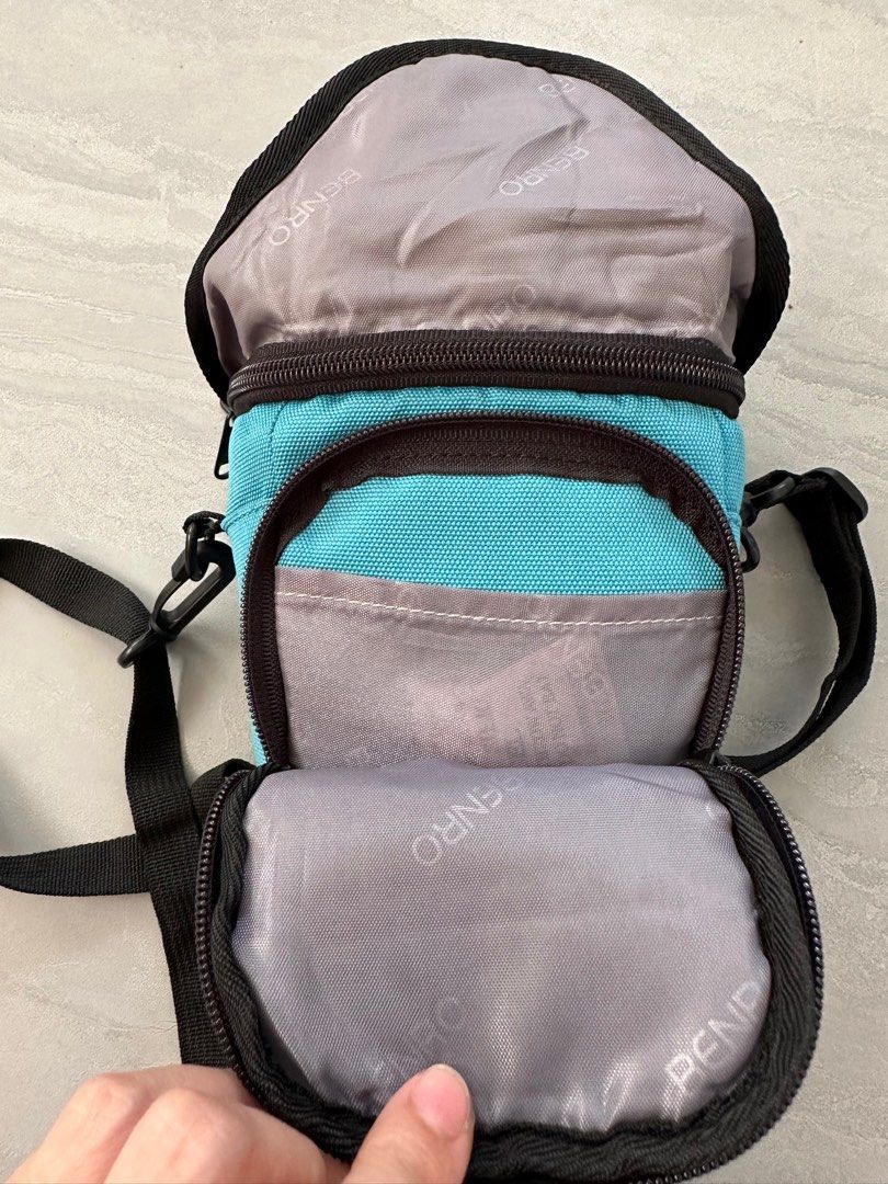 Benro Camera Bag (Category: Camera Bags & Carriers) located in Iba. Submitted by luxurused (Listing ID 1340523448, Image 3). Description: brand new condition without tag bought personally for my camera but sadly my new lens don't fit. rfs: will get a bigger bag.