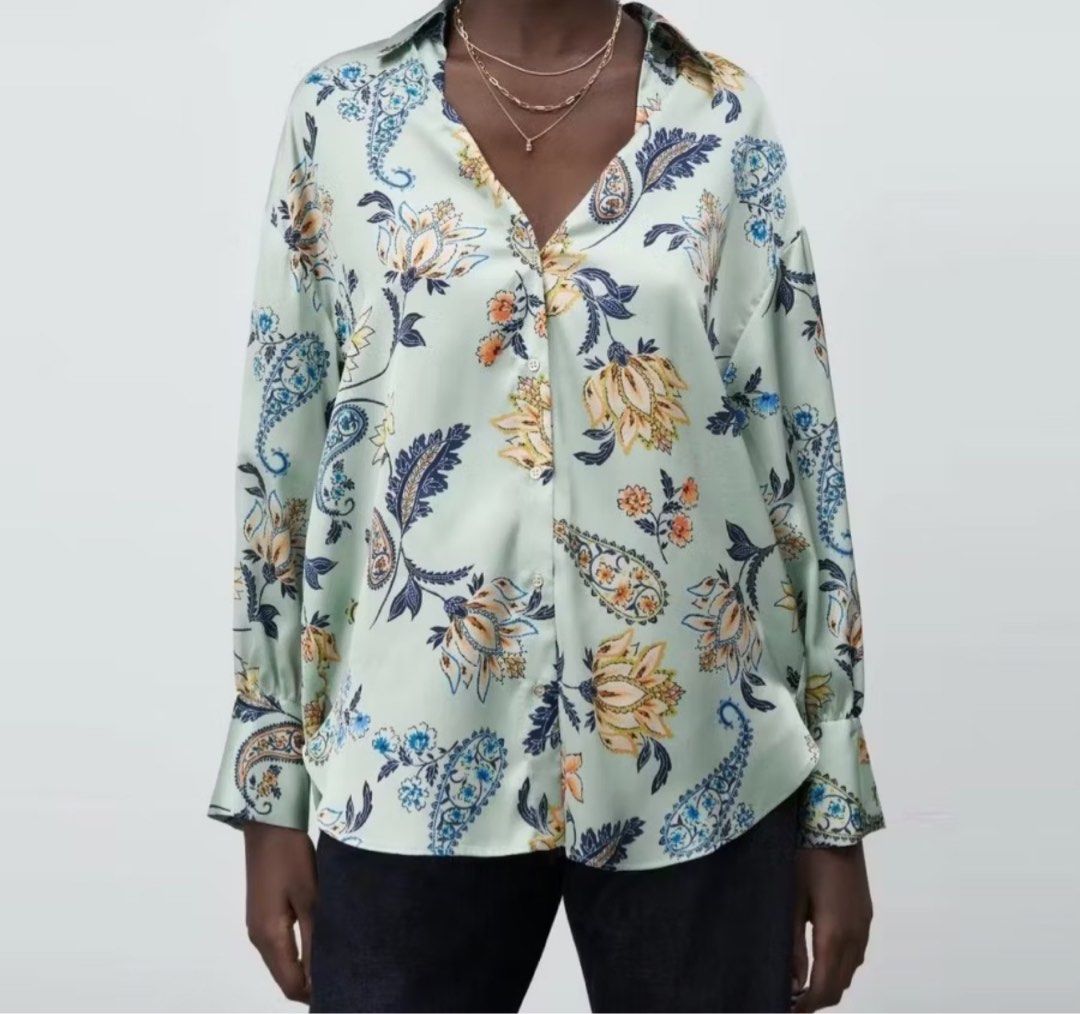 Bunga (Category: Blouses) located in Kapar. Submitted by nfatiha_90 (Listing ID 1333098247, Image 3). Description: Brand: Zara Copy Condition: 9/10 Size: S-M.