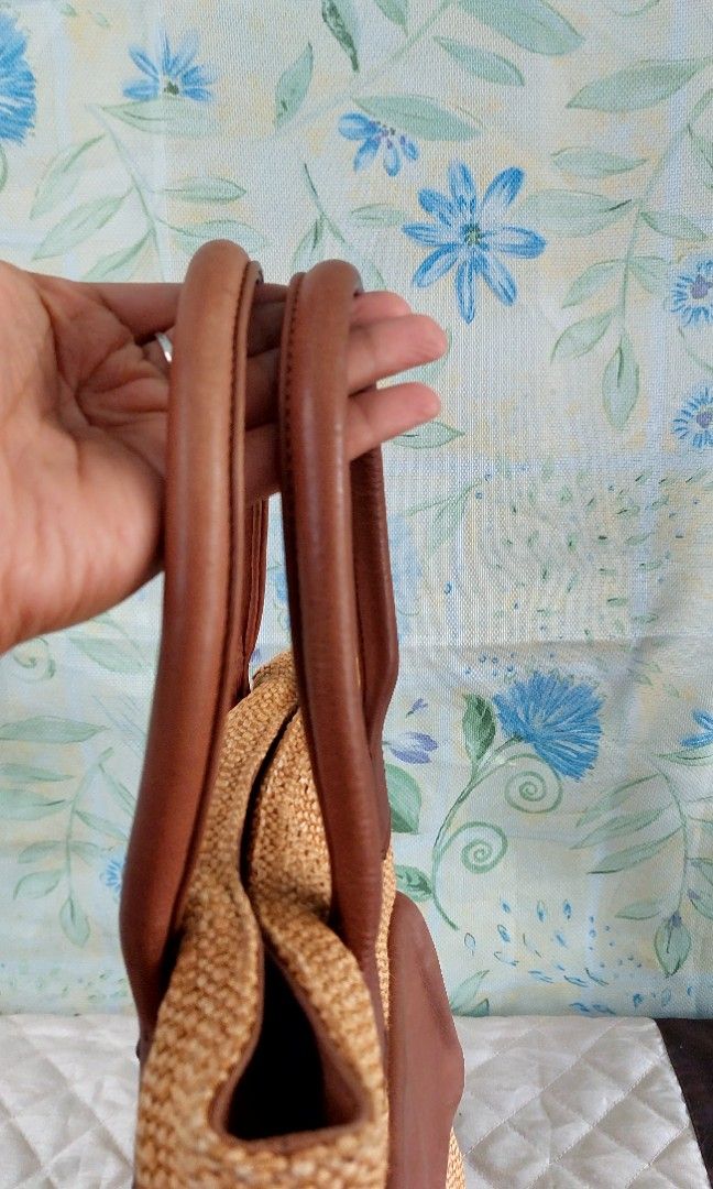 Campomaggi abaka genuine (Category: Luxury Bags & Wallets) located in Santa Maria. Submitted by mikavillaflor4 (Listing ID 1340519117, Image 2). Description: ukay source italy brand details posted no major issue vintage.