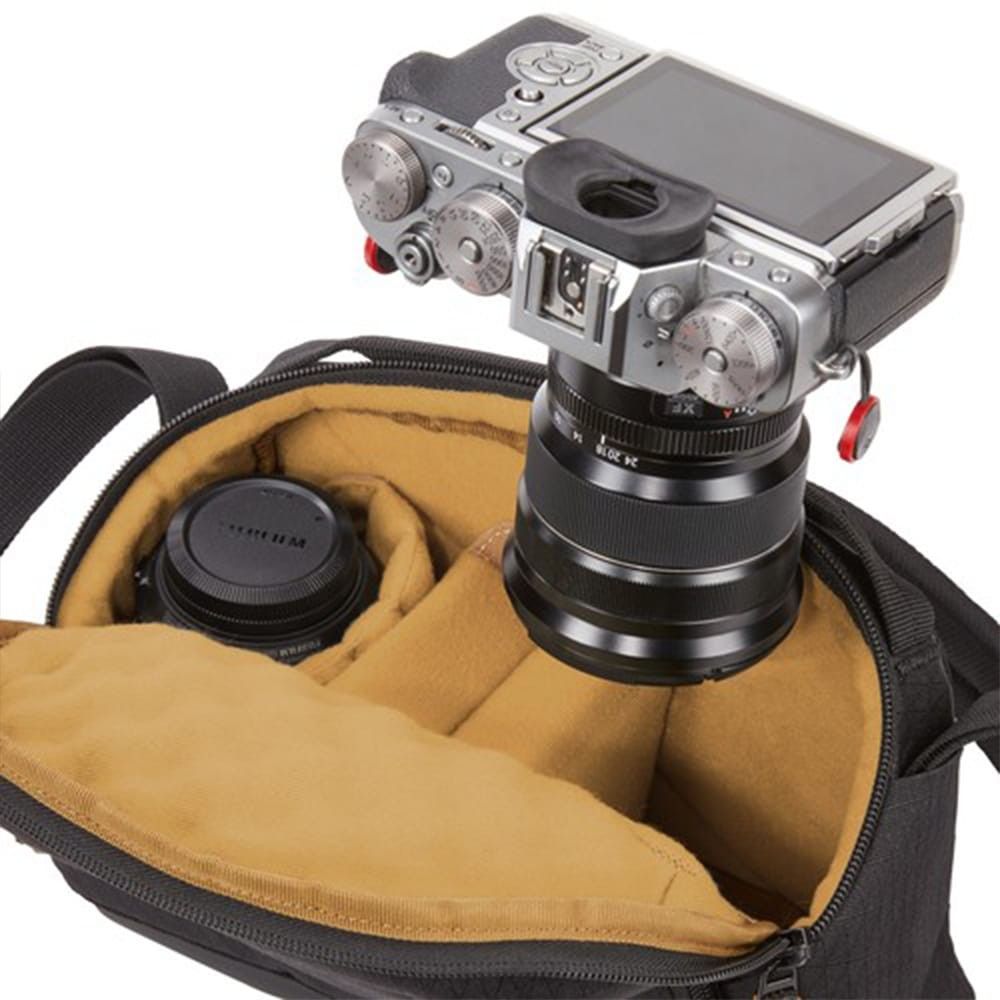 VISO SMALL Case Logic Camera Bag (Category: Camera Bags & Carriers) located in Quezon City. Submitted by UnknownGamer (Listing ID 1340546496, Image 3). Description: bought it and after few weeks decided to sell.my camera :).