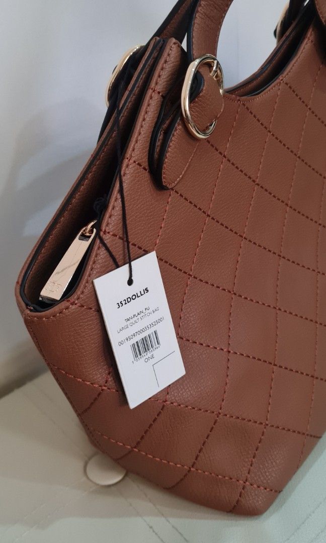 Dune London (Category: Luxury Bags & Wallets) located in Pasig City. Submitted by ustaq (Listing ID 1340485843, Image 2). Description: DUNE Tan plain pu stitch bag New. padala (personal item) No box but consider as new. nego. Dimensions: 38 cm x 27 cm x 20 cm check other pics : https://www.ajio.com/dune-london-dollis-slouchy-double-top-handle-bag/p/410289447_352 PM us for more details & questions PM us for actual video.