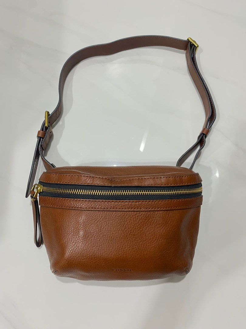 Fossil Pouch Bag Luxury Bags Wallets on Carousell