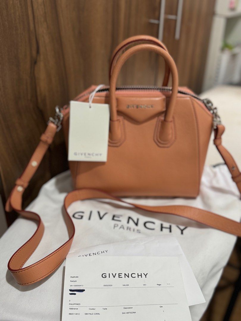 Givenchy Antigona (Category: Luxury Bags & Wallets) located in Baguio. Submitted by saymineexchange (Listing ID 1340490827, Image 3). Description: .
