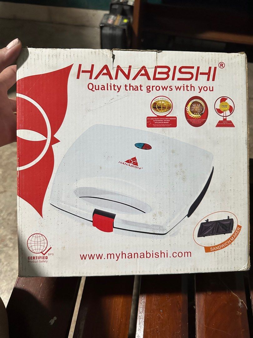 Hanabishi Sandwich Maker (Category: Cookware & Accessories) located in Taguig. Submitted by misskweezy (Listing ID 1340568195, Image 1). Description: .