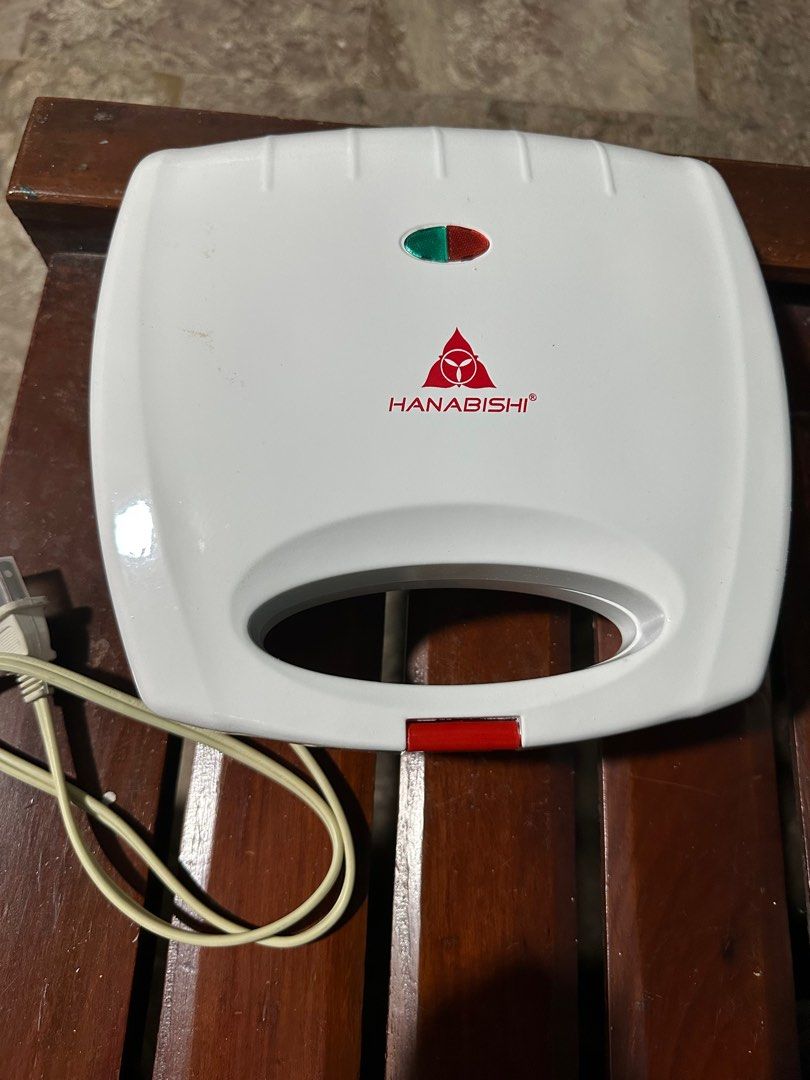 Hanabishi Sandwich Maker (Category: Cookware & Accessories) located in Taguig. Submitted by misskweezy (Listing ID 1340568195, Image 2). Description: .
