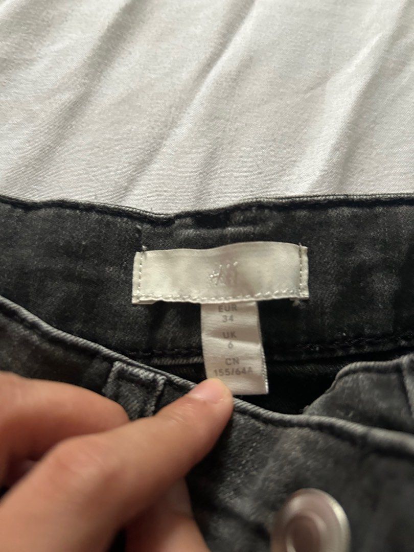 h&m skinny jeans (Category: Jeans) located in Santo Niño. Submitted by starrin (Listing ID 1340539647, Image 2). Description: .