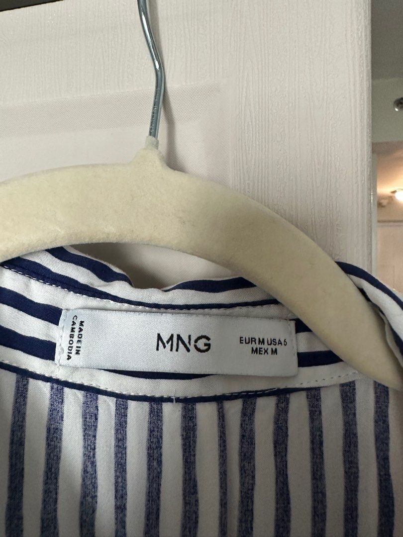 MANGO Long Sleeves Blue Stripes Office Wear Size Medium (Category: Longsleeves) located in Mandaluyong City. Submitted by chiacells (Listing ID 1340543410, Image 2). Description: rfs: di bagay sakin. naeenphasize ng stripes yung large bust ko 💀.
