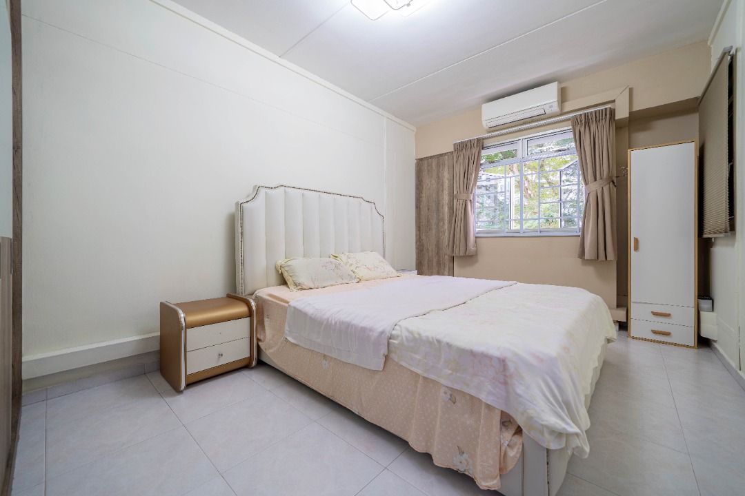 Move-in condition (Category: HDB) located in Singapore. Submitted by laurentsoh (Listing ID 1340642146, Image 2). Description: - Ideal 3 bedroom, 2 bathroom HDB unit located at 124C Rivervale Drive, Singapore Unit features; - Spacious 979 sqft of living space perfect for families - Corridor end unit - Minimum built-in - Long hall with dining, great for hosting - Spacious rooms No ethnic restrictions for month of March 2025 3 months extension of s