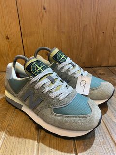 (Category: ) located in . Submitted by s3_sneakershirtstore (Listing ID 1340585883, Image 1). Description: .