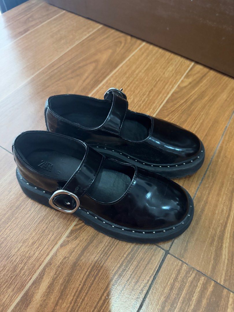 Preloved Zara Kid's shoes (Category: Babies & Kids Fashion) located in Mandaluyong City. Submitted by ashley010 (Listing ID 1340503341, Image 3). Description: Original from Zara saglit lang po nagamit sa school. Rfs: hindi na kasya ☺️.