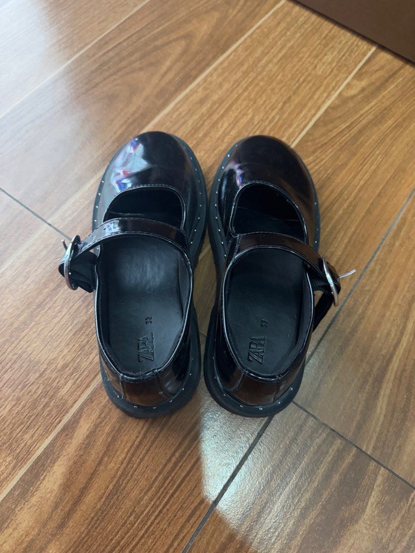 Preloved Zara Kid's shoes (Category: Babies & Kids Fashion) located in Mandaluyong City. Submitted by ashley010 (Listing ID 1340503341, Image 2). Description: Original from Zara saglit lang po nagamit sa school. Rfs: hindi na kasya ☺️.