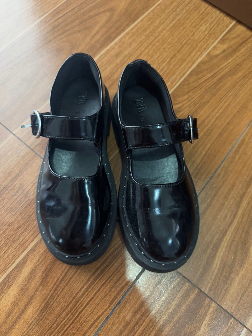 Preloved Zara Kid's shoes (Category: Babies & Kids Fashion) located in Mandaluyong City. Submitted by ashley010 (Listing ID 1340503341, Image 1). Description: Original from Zara saglit lang po nagamit sa school. Rfs: hindi na kasya ☺️.