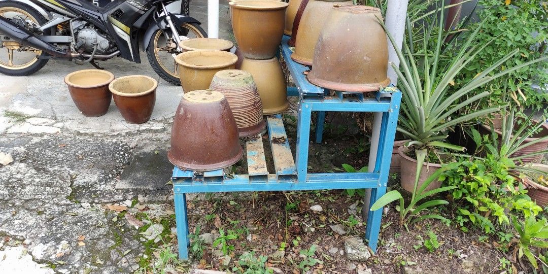 RAK BESI DAN PASU BUNGA PELBAGAI SAIZ POT PLANTS RACK, Furniture & Home ...