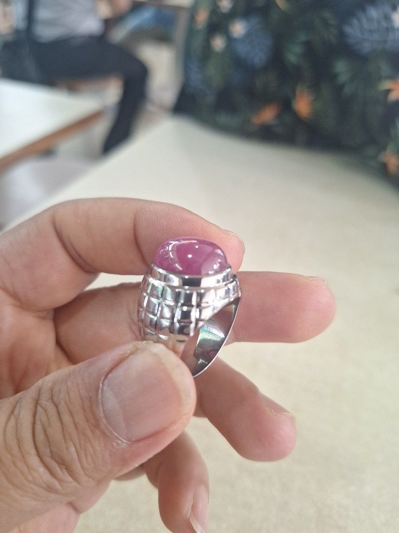 Ruby star (Category: Jewelry) located in Singapore. Submitted by pak.anchos (Listing ID 1340526907, Image 1). Description: .