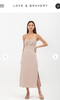 (Category: ) located in . Submitted by bellowardrobe (Listing ID 1340594279, Image 1). Description: .