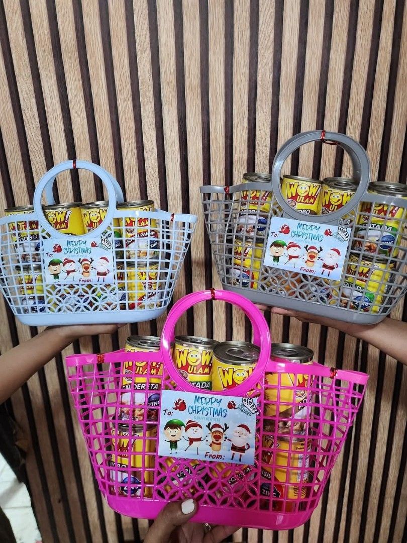 Simple Christmas Hamper 8pcs canned goods (Category: Gift Baskets & Hampers) located in Paranaque City. Submitted by mherz_ariel (Listing ID 1340645926, Image 2). Description: minimum 10pcs.