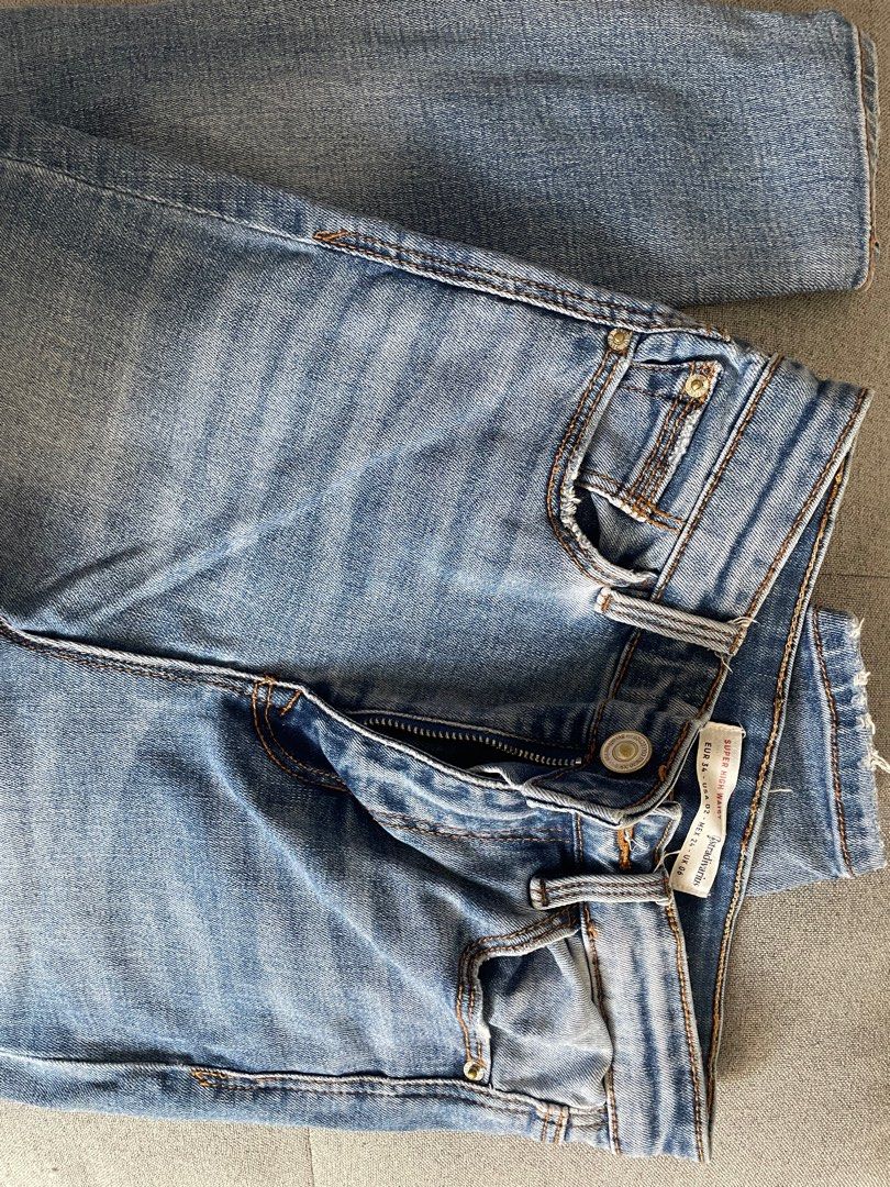 stradivarius super high waist fitted jeans (Category: Jeans) located in Paranaque City. Submitted by 08sseul (Listing ID 1340510157, Image 1). Description: - good as new - negotiable price.