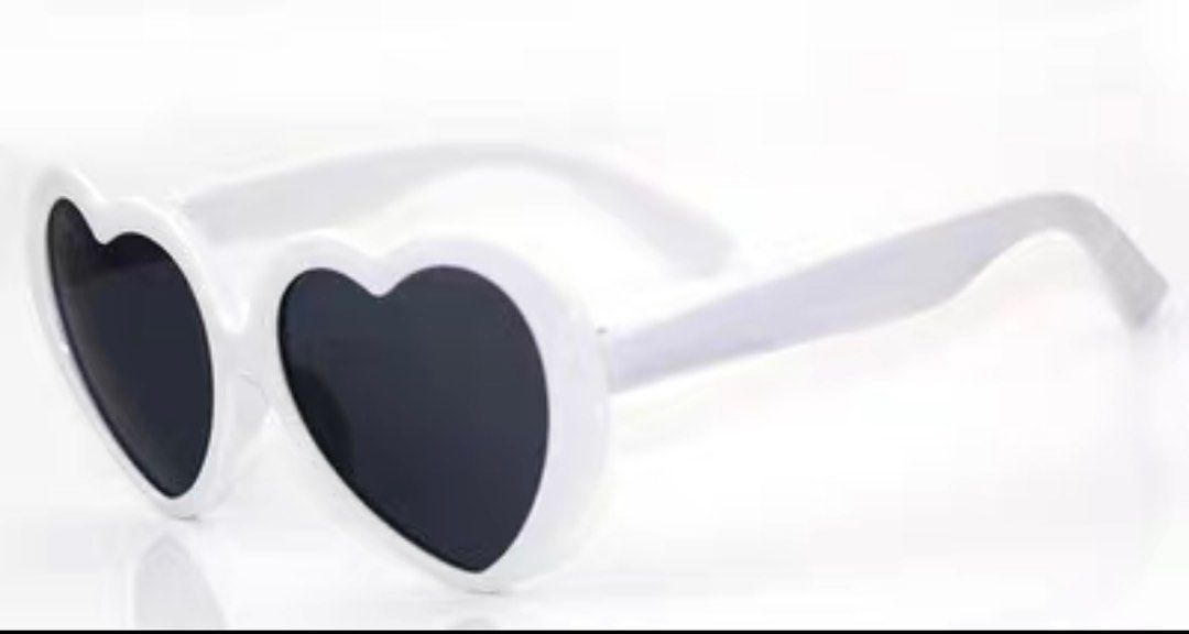 Sunglasses (Category: Sunglasses & Eyewear) located in Singapore. Submitted by begianhou (Listing ID 1340604021, Image 3). Description: Can be use for normal wear or wedding gate crash or photoshoot props Black frame $6 The rest $4.