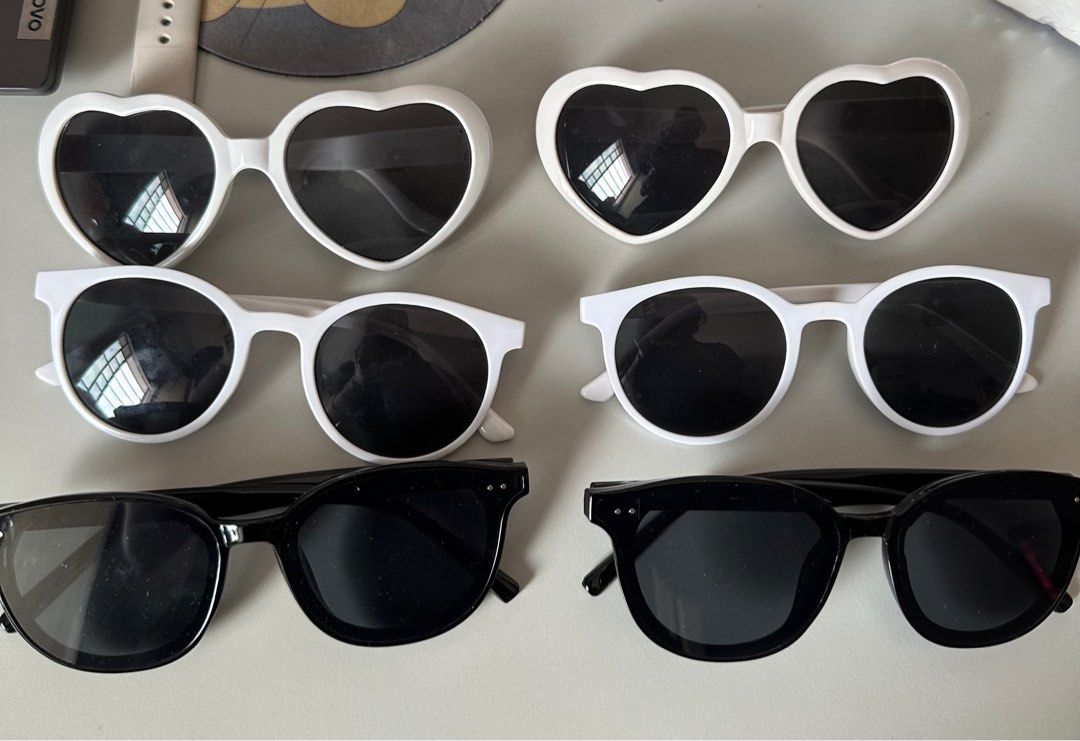 Sunglasses (Category: Sunglasses & Eyewear) located in Singapore. Submitted by begianhou (Listing ID 1340604021, Image 4). Description: Can be use for normal wear or wedding gate crash or photoshoot props Black frame $6 The rest $4.