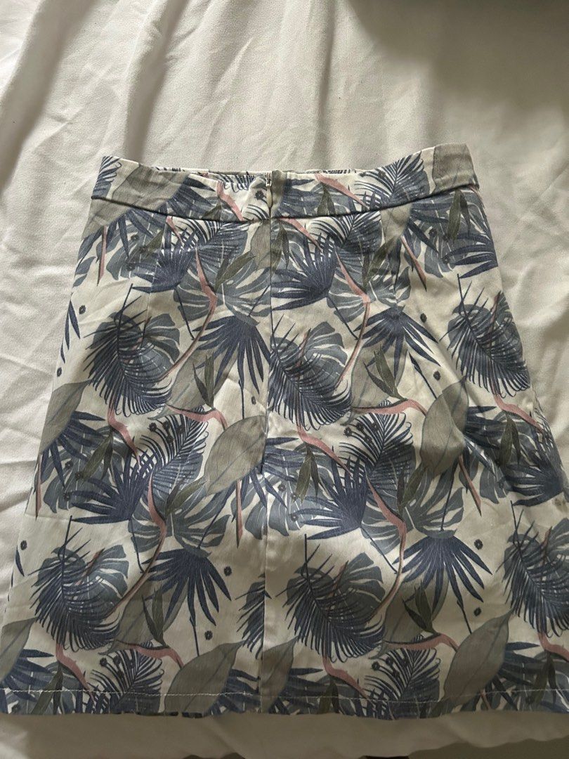 tropical vibes short skirt (Category: Skirts) located in Santo Niño. Submitted by starrin (Listing ID 1340540214, Image 1). Description: .