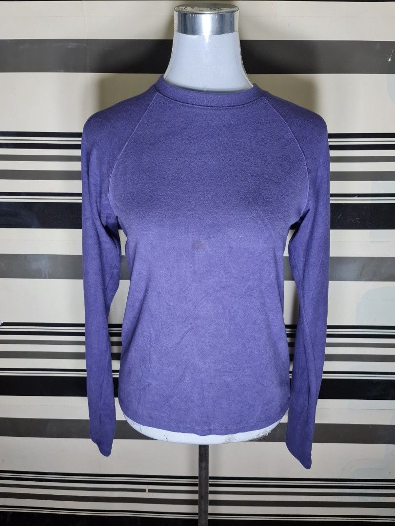 Uniqlo micro fleece heattech baselayer (Category: Coats, Jackets and Outerwear) located in Mandaluyong City. Submitted by heatgear (Listing ID 1340500651, Image 1). Description: issue yellow stain slightly not noticeable good condition M on tag dimensions L 24 w 18 200 + sf loc mandaluyong.