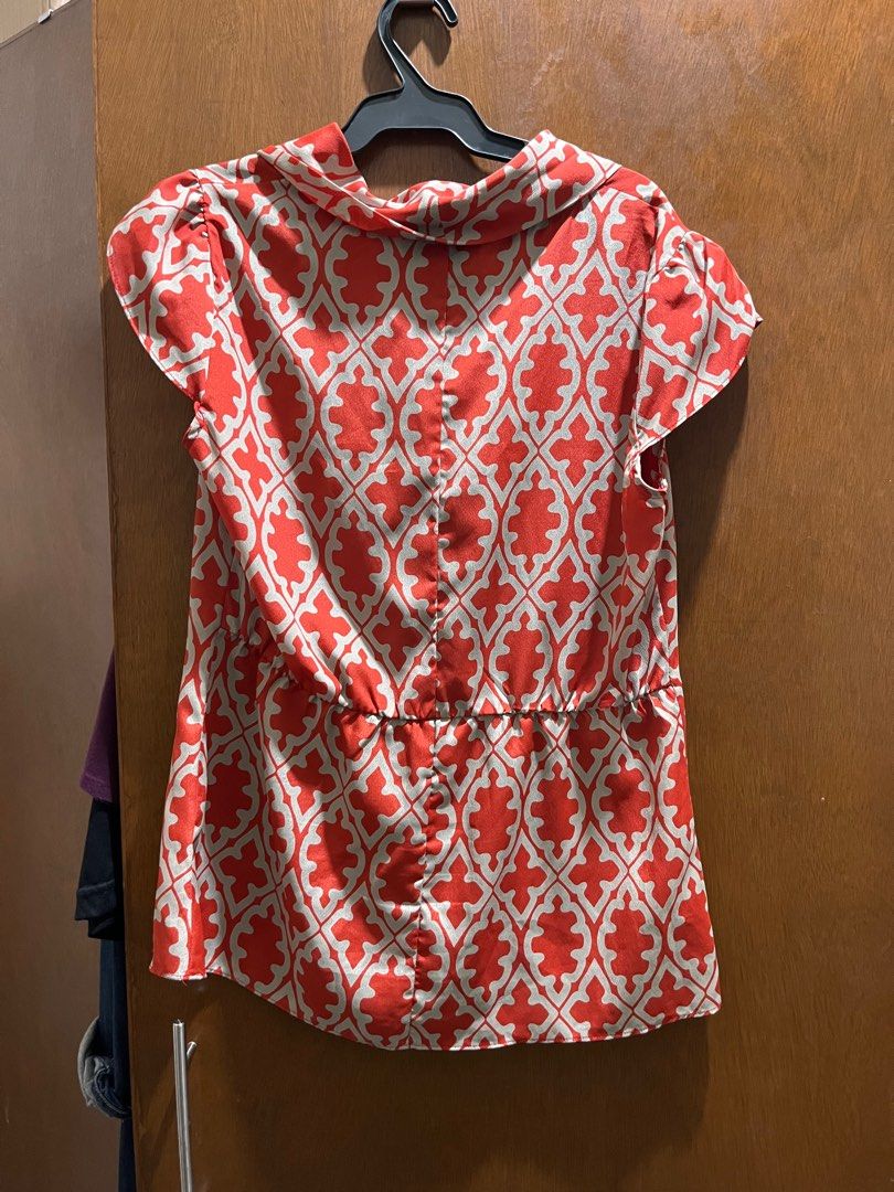 VERVE for Cinderella Printed Red Blouse (size small) (Category: Blouses) located in Binan City. Submitted by deulli (Listing ID 1340559954, Image 3). Description: RFS: Doesn’t fit my mom anymore Fits size small in Uniqlo Good for office wear No need to iron No issues.