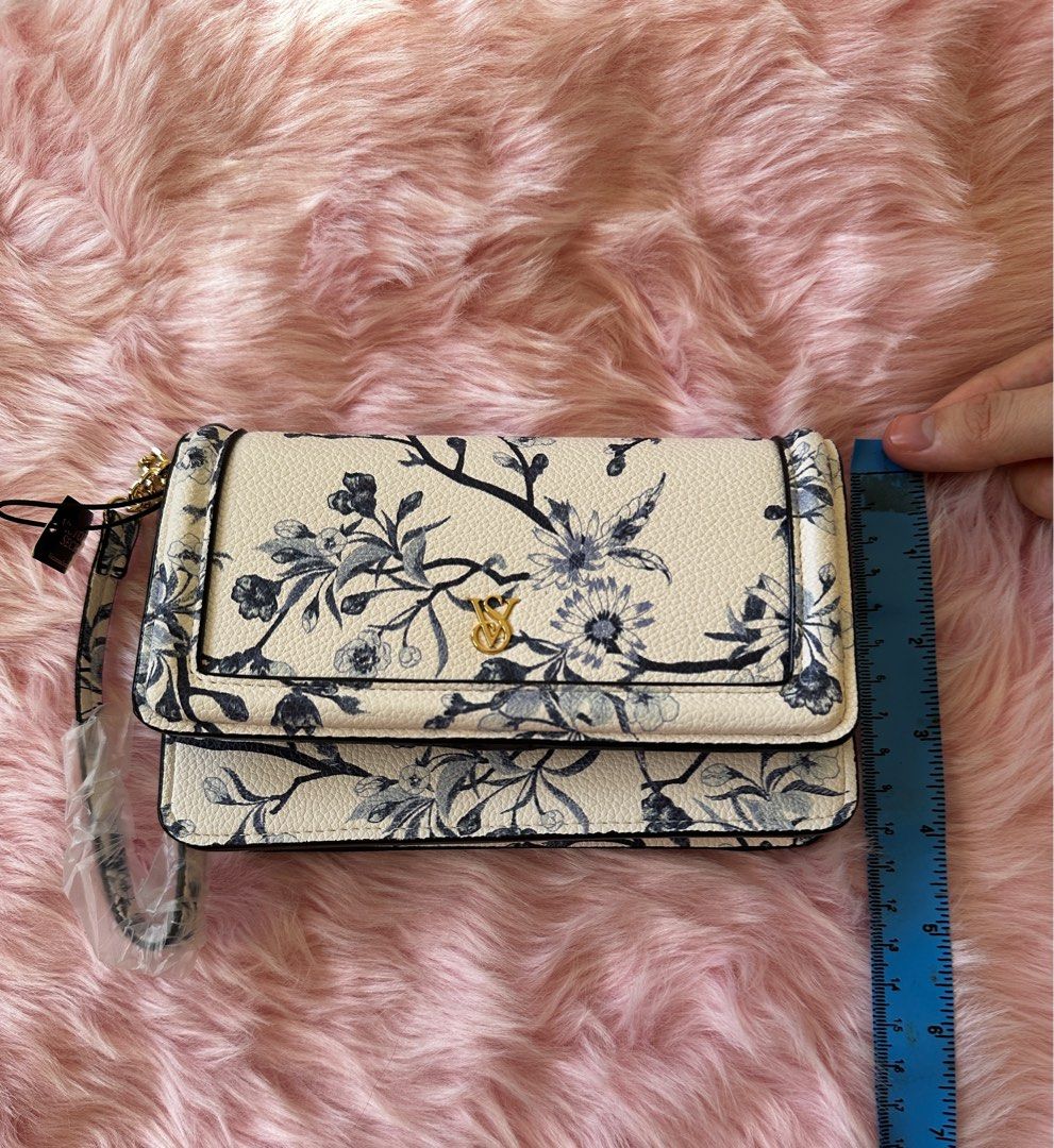 victoria secret wristlet/ wallet (Category: Purses & Pouches) located in Cainta. Submitted by cezsf (Listing ID 1340530341, Image 1). Description: brandnew wristlet / wallet bought in US size indicated sa picture SF shoulder by the buyer .