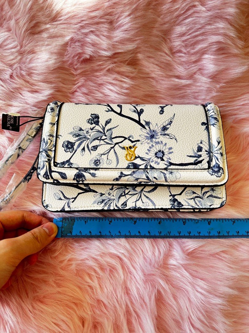victoria secret wristlet/ wallet (Category: Purses & Pouches) located in Cainta. Submitted by cezsf (Listing ID 1340530341, Image 3). Description: brandnew wristlet / wallet bought in US size indicated sa picture SF shoulder by the buyer .