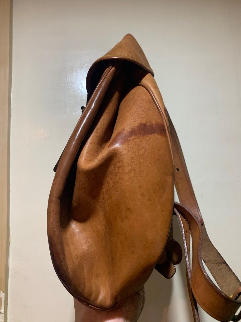 Vintage Cervo Deer Genuine Leather (Category: Luxury Bags & Wallets) located in Manila. Submitted by moneymann888 (Listing ID 1340576779, Image 3). Description: Sf Buyer shoulder fix na po from 3,500 Sacthel Backpack Womens Cervo Brand Made in Italy Genuine Deer Leather Wala naman major issue syemre sign of usage lang.