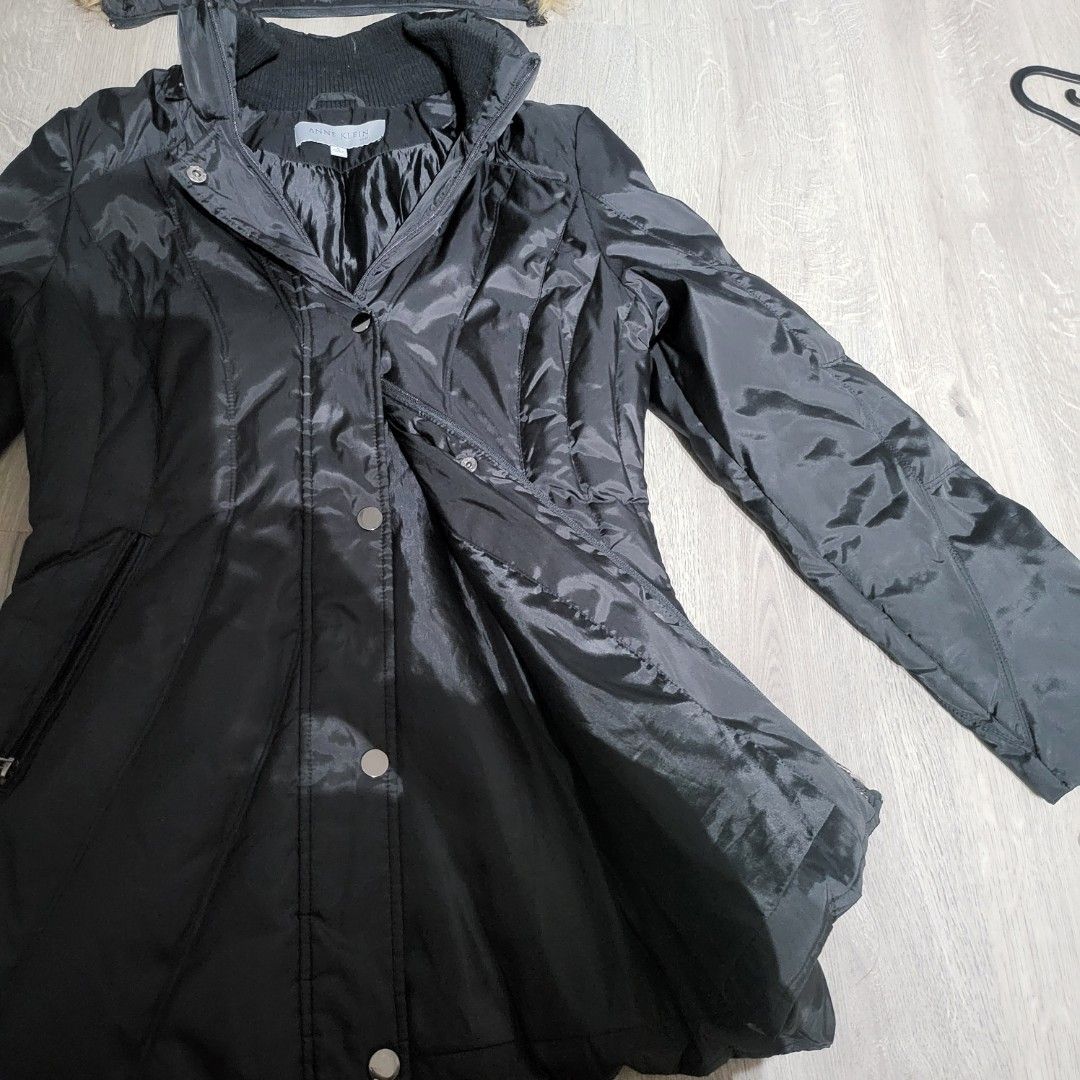 Winter Down Jacket (Category: Coats, Jackets and Outerwear) located in Singapore. Submitted by basedinbkk (Listing ID 1281174042, Image 6). Description: Bought the Anne Klein black one at $200+ from Colorado Denver. Selling at $50 each..