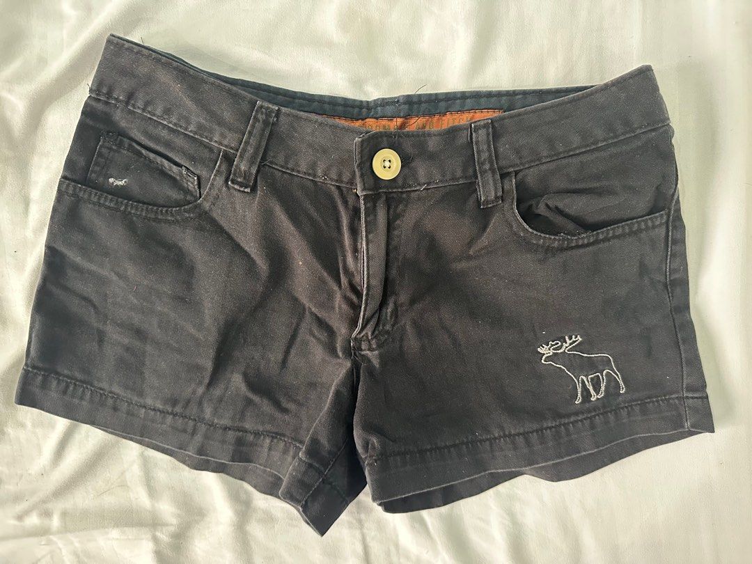 Abercombie and Fitch Black Shorts (Category: Shorts) located in Marikina City. Submitted by retailr (Listing ID 1340720477, Image 1). Description: Looking for some Y2k options? Who says it better than Abercombie and Fitch?! A pair of lack shorts with a cute white animal stitching on the bottom! 100% Cotton Size: Fits XS-M RFS: Too small for me :( .